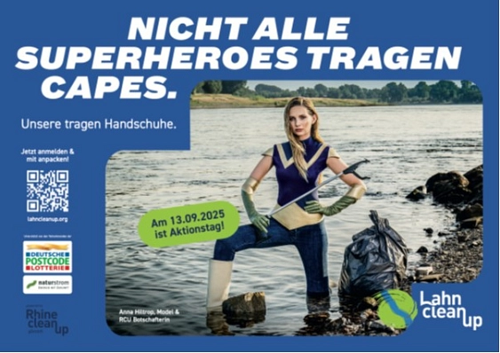 Auf dem Plakat sieht man eine Frau mit Papierzange an einem Flussufer stehen.&nbsp;&copy;&nbsp;DBM, LahnCleanUp