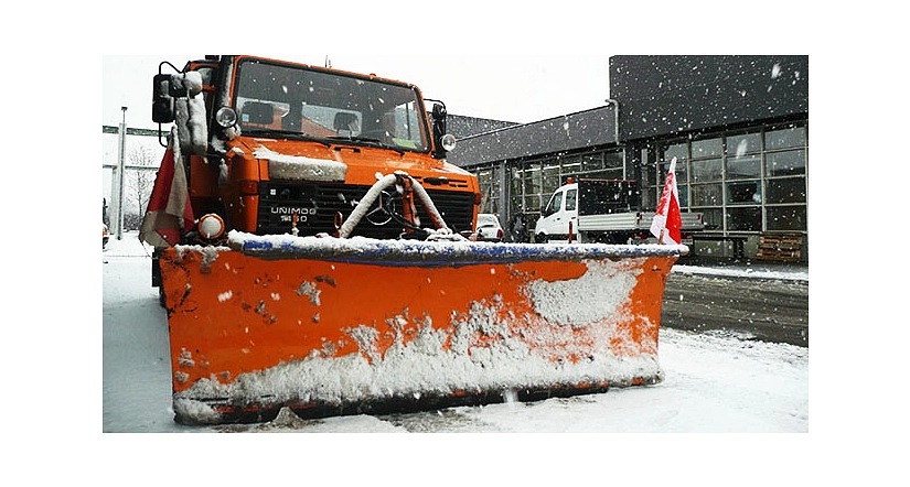 Das Foto zeigt einen Unimog des DBM mit Räumschild.&nbsp;&copy;&nbsp;DBM, Sonja Stender